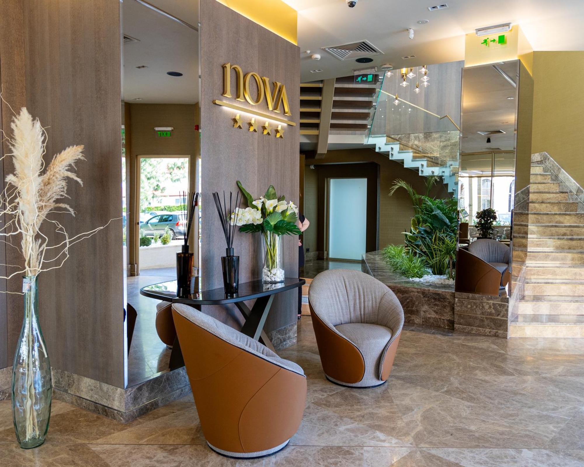 Hotel Nova Luxury Targoviste Exterior photo